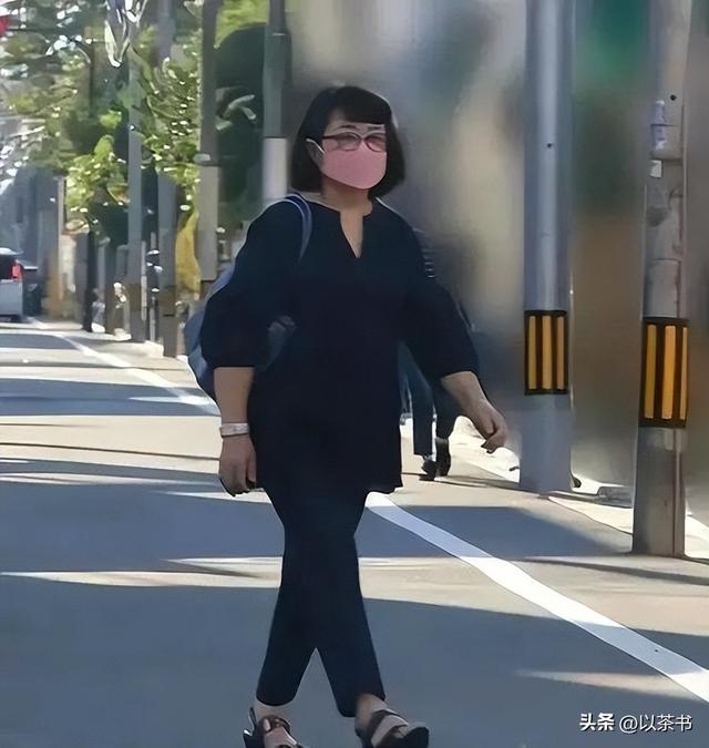 73岁三浦友和现状：不靠儿孙不住豪宅，只想和山口百惠安静老去