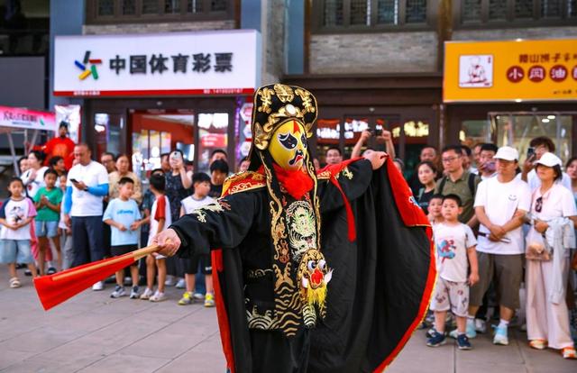 乡宁全民K歌村晚夜游经济点燃暑期文旅新引擎