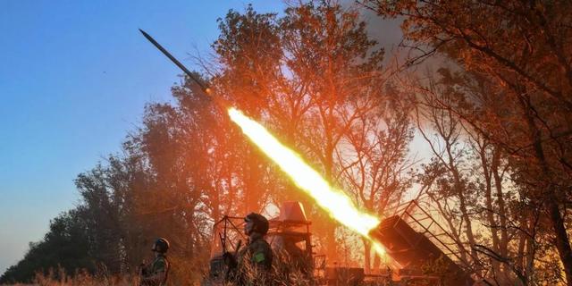 乌军兵力不足疲于奔命，俄军多点出击强拉战线