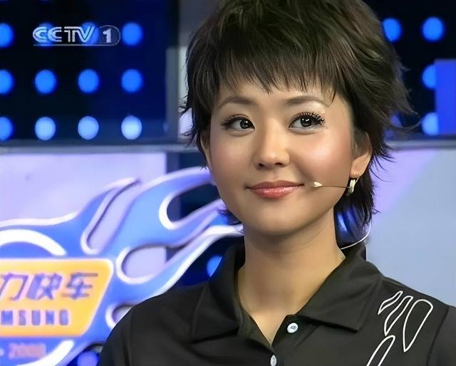 主持人方琼：与大8岁领导闪婚，婚后分居多年，如今儿子成了骄傲