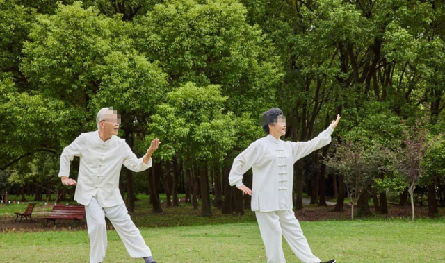 医生再次提醒：过了60岁的人：宁愿坐着不动，也别随便做这些运动