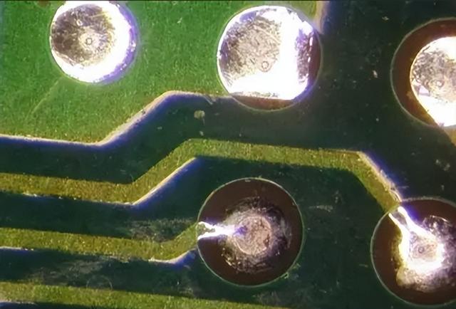 PCBA制造中焊接常见不良现象及解决方法