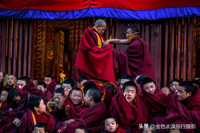 正月甘南,才是真正的信仰天堂,带你走进藏区的盛大节日--晒大佛