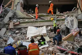 中国救援队救出被埋压超60小时的孕妇！实探缅甸震中核心区→图片