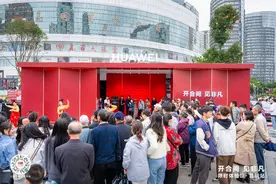 开合间 见非凡 限时体验馆”落地昆明·南屏街 尽享华为折叠家族带来科技盛宴图片