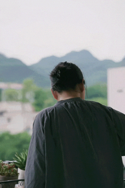 她把风靡全球的神作引入中国，被总统授予骑士勋章，好评如潮