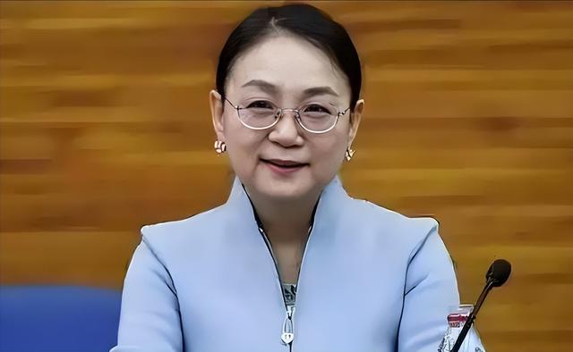 25年百富榜：1410亿女企业家取代娃哈哈宗馥莉，成新女首富！