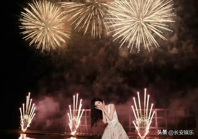 杨幂是胸最大的女明星了吧？关键居然还能保持少女感，都快40岁了