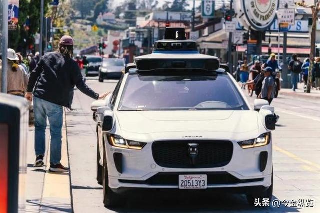 Waymo 150亿砸出“虚胖”车队？被特斯拉“轻资产”玩法降维打击！