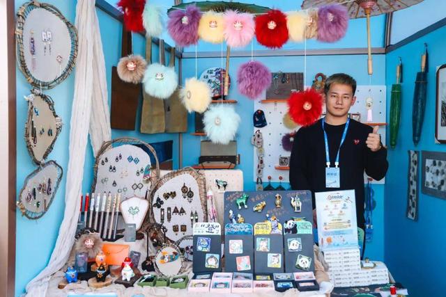 在「中国宝贝」，看见为非遗续火的年轻人