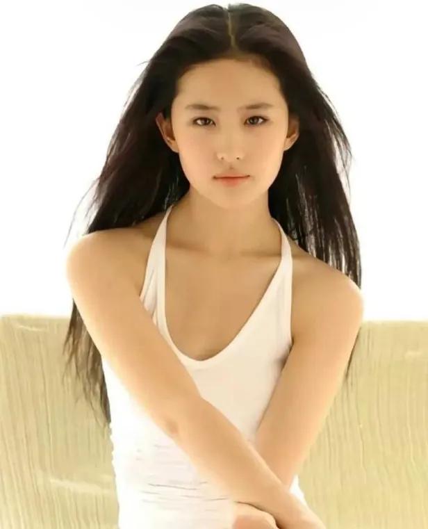 当众拍吻戏，演员如何避免“生理反应”？刘亦菲的回答绝了！