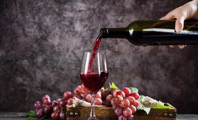没开瓶的红酒，过了保质期还能喝吗？行家给出答案	，别再被误导了