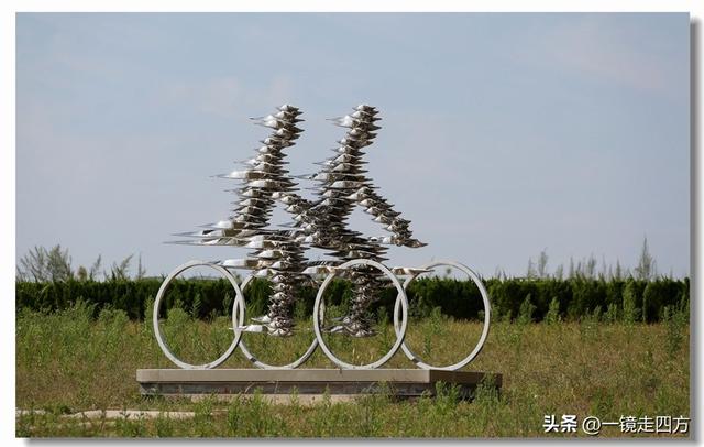 在大连陵水湾打造出的“海纳百川”国际雕塑景观带