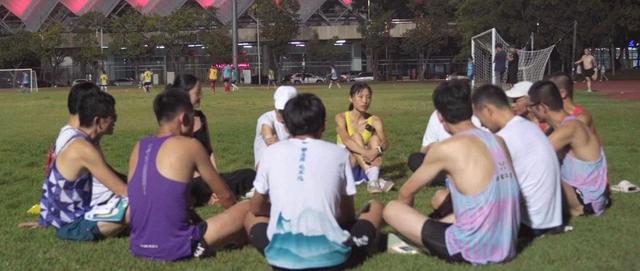 官媒发文	，曝光张水华的真实处境，辞职是冰山一角，白岩松没说错