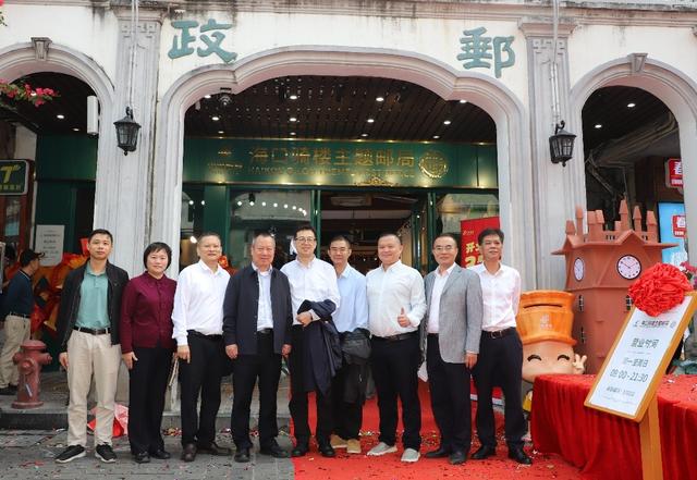 海口骑楼的“宝藏邮局”：寄思念，品咖啡，穿越邮政时光