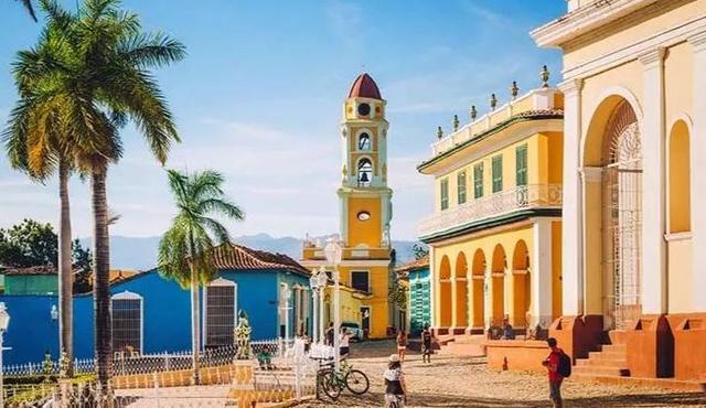 揭开古巴神秘面纱：游人必去的五个历史地标与趣味活动