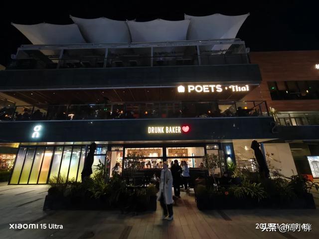 上海GateM西岸梦中心，为开封滨湖商业提供了湖畔松弛感的参考