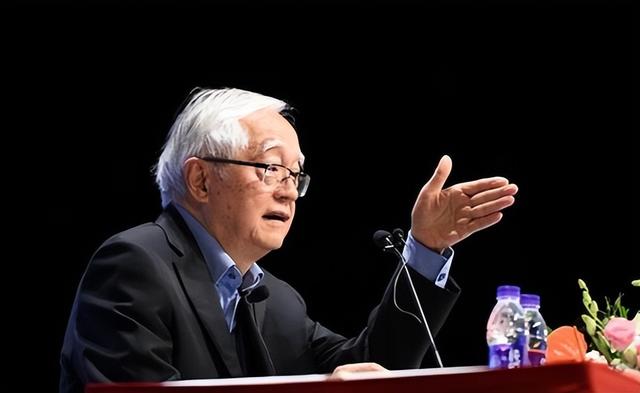 为什么说真正在芯片上卡我们脖子的，并非美国人，而是中国人？