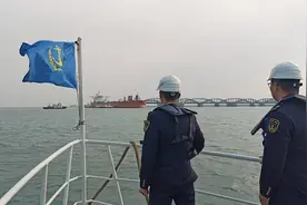 护航20万吨原油轮，筑牢清明假期民生物资安全防线图片