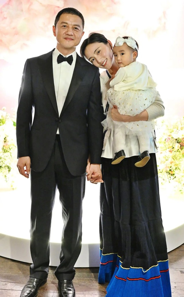 新婚3年又离！李亚鹏妻子官宣离婚，换房成伏笔，王菲早看清人品
