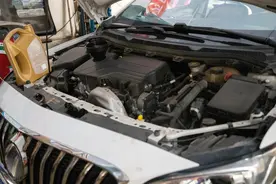 1年只行驶2千公里，可以2年换一次机油吗？修理工告诉你正确做法图片