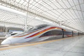 首次开行青烟威半岛环行动车，国铁济南局7月1日实行新运行图图片