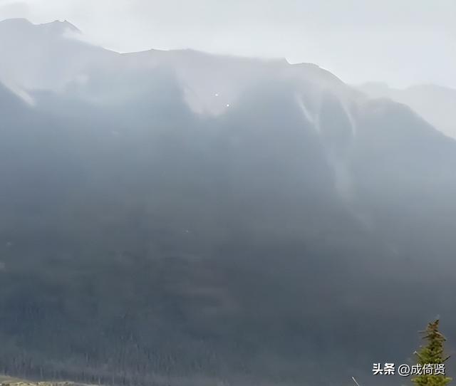 闯祸了！央视主持人国外游，携妻女高调炫海外生活，被骂网友骂惨