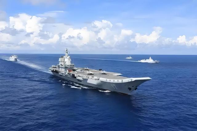 中国上当了？当我们全力打造航母，美国却悄悄将重心移向两栖舰？