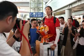 拒绝退役，曝29岁朱婷12月将回国内比赛，未来去向2选1，球迷祝福图片