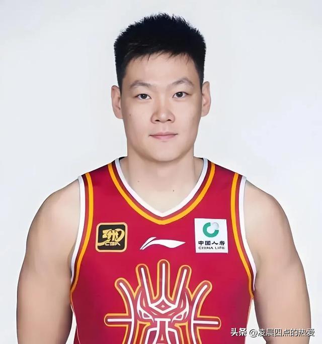 刚遭国家队抛弃，立马被600万顶薪续约，只是郭士强看不上张宁吗