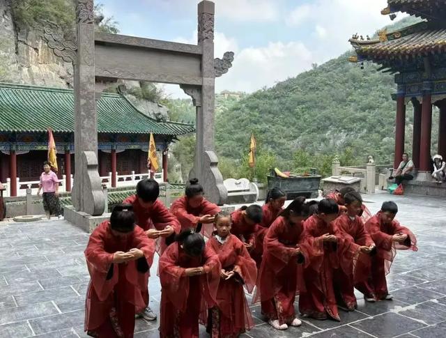 品鬼谷古韵,承华夏礼仪:沉浸式拜师礼研学,开启孩子文化新征程