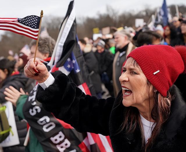 共和党败军之际，马斯克携巨资回归？民主党没想到特朗普可能要赢
