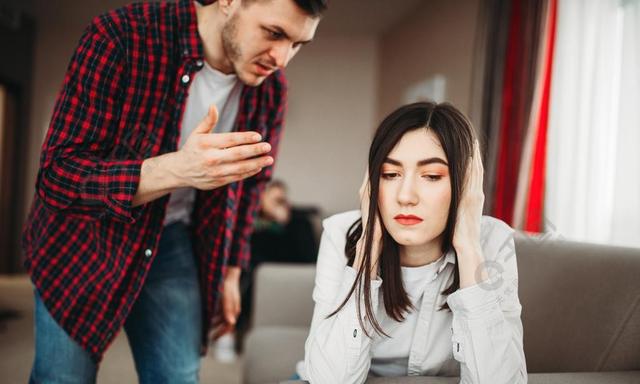 英国美女远嫁中国5年，生下2个孩子后，哭着说：再也不想回去了