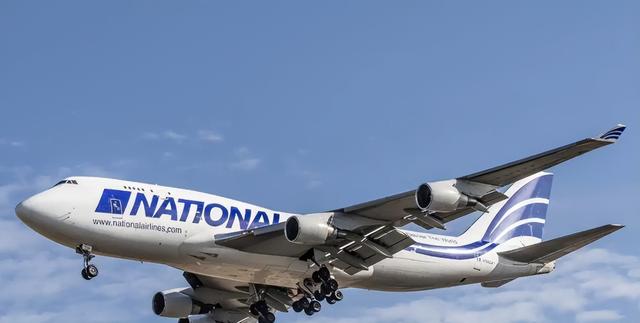 又是美国飞机！34年老货机起飞瞬间解体，百万升燃油烧出人间炼狱