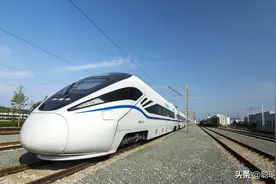 D903次由北京西开往深圳北的动卧，夕发朝至，平均速度222km/h图片