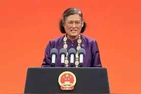 泰王室继承失控：提帮功将满20封王储，二王子飞北大，力争诗琳通图片