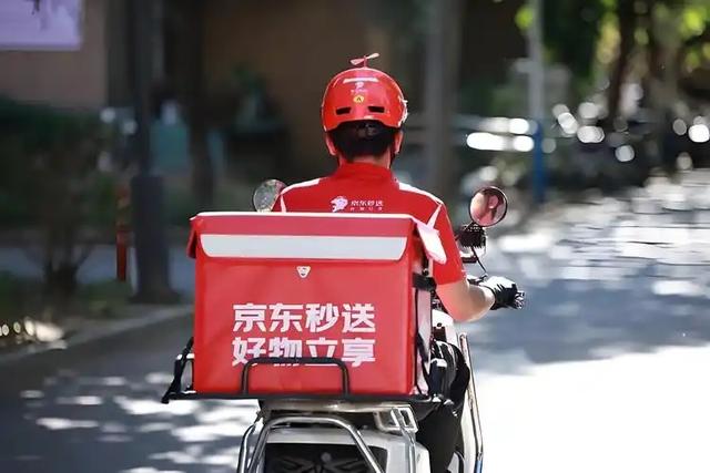 京东营收差距断崖！21年9516亿，22年10462亿，24年让人意料之外