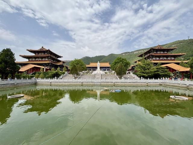 游览青州市知名景点龙兴寺
