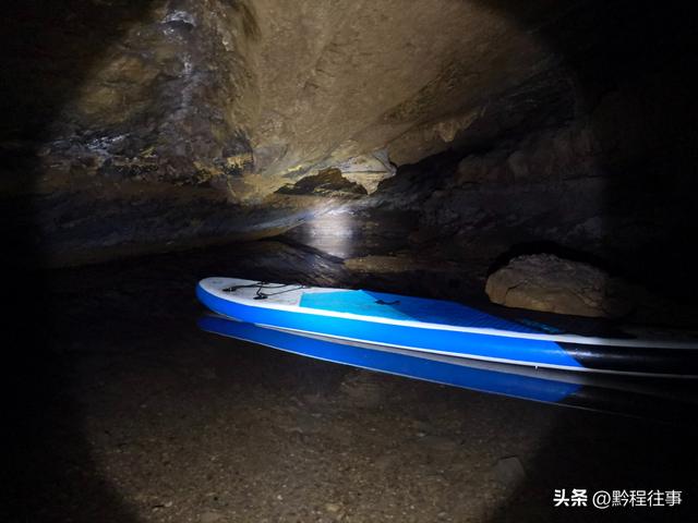 探险贵州深山原始溶洞，遇见一个躲匪洞、一座红军坟