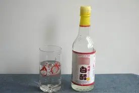 ​白醋倒在手心搓一搓，原来这么厉害，好多人不懂有啥用，看完转发家人图片