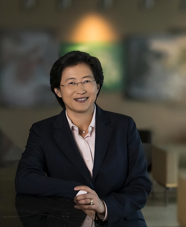 年薪4亿！美国芯片女王原来是中国人，为何却顶风为中国定制芯片