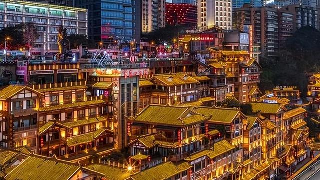 杀疯了！1400万外国人涌入中国，重庆大街上，挤满了老外