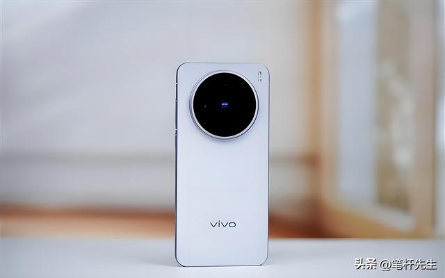 手机Q3冰火两重天：iPhone17助苹果冲全球第二，国产高端厮杀