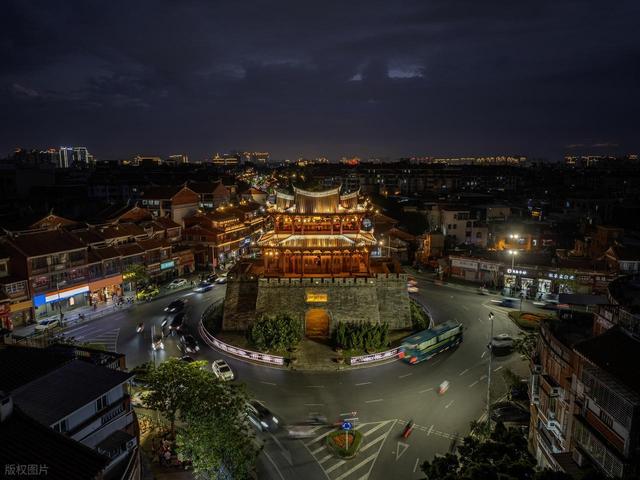 最适合春节旅行的6座小城，游人不多，年味十足，带着家人出发吧