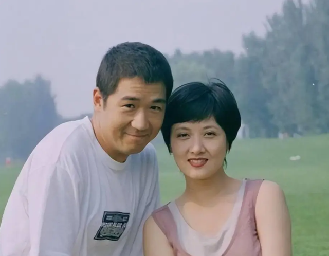 离婚成了68岁邓婕一生的痛，继子张默不争气，养女却越来越像丈夫