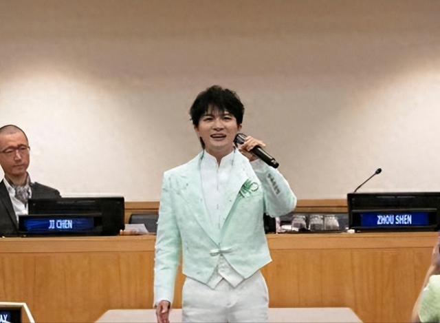 央媒亲自专访，揭开32岁周深真实处境，那英确实一个字都没说错