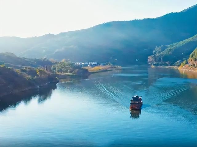 推窗见黄山：徽韵山景，揉进初冬 | 皖美冬日 | 第十五届安徽国际文化旅游节