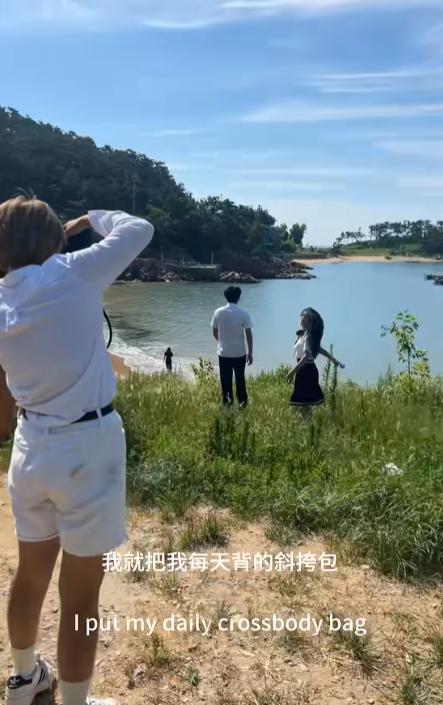 青岛文旅沦陷！游客遭本地人偷包，村民带头殴打，嘴脸曝光太嚣张
