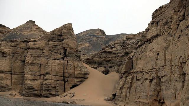 魔鬼城怀古，通天洞遐思——新疆哈密大海道