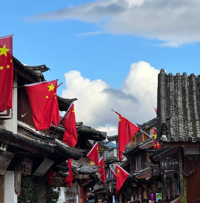 国庆放假首日：人人欢庆，却出现5个“反常现象”，与往年大不同